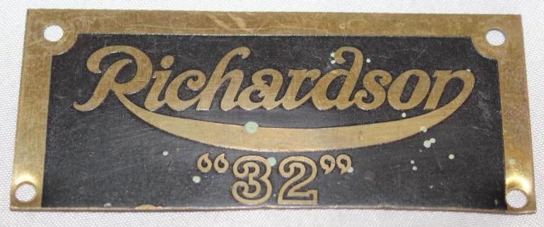 1910's Richardson 32 Brass Emblem Badge (1 of 2)