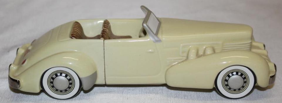 1937 Chord Figural Cologne Bottle (1 of 5)