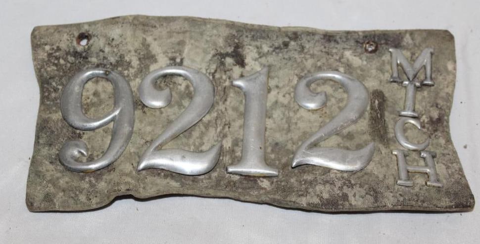1903-1910 Michigan 4 Digit Leather License Plate (1 of 2)