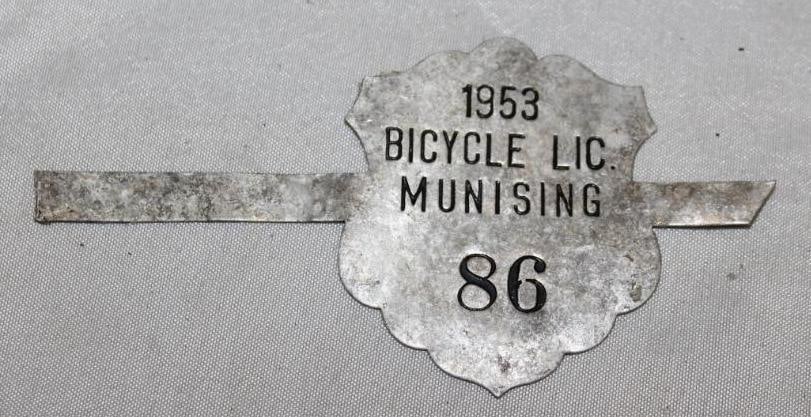 1953 Munising Michigan Bicycle License Plate Head Badge #86 (1 of 2)