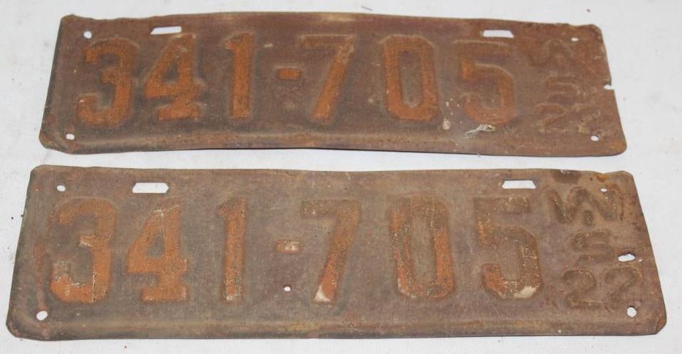 Pair of 1922 Wisconsin WI License Plates (1 of 3)