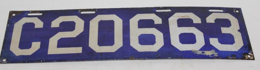 1913 Connecticut CT Porcelain License Plate (1 of 2)