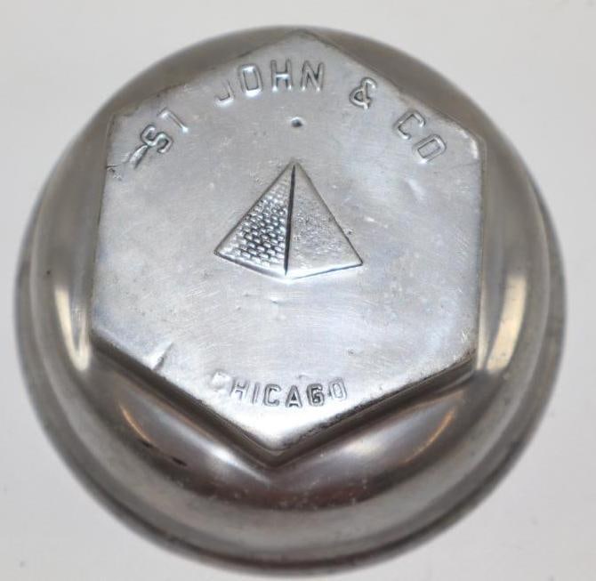 St John & Co Automobile Threaded Hubcap: 3" diameter