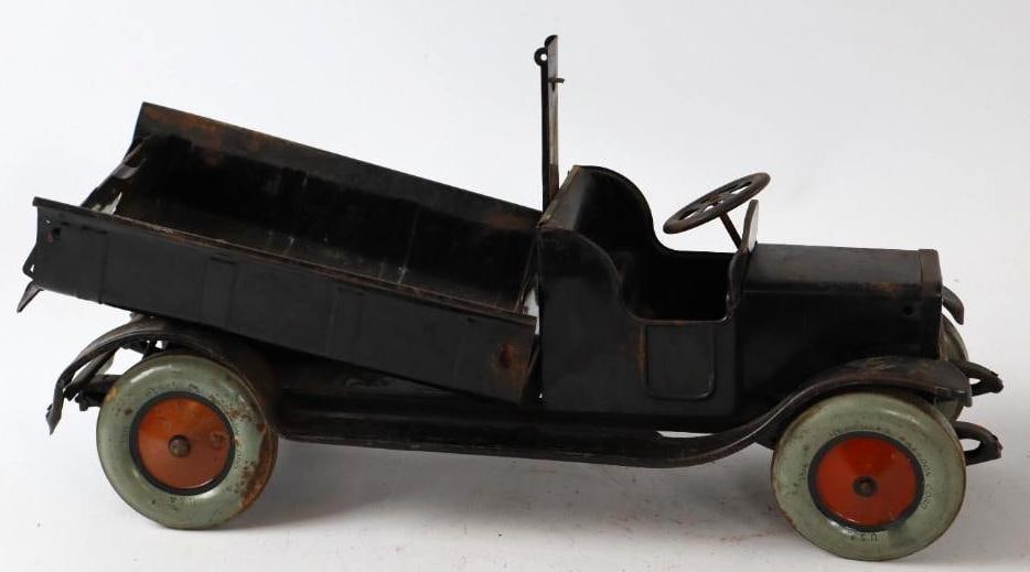 1920's J Chein Pressed Steel Toy Dump Truck (1 of 5)