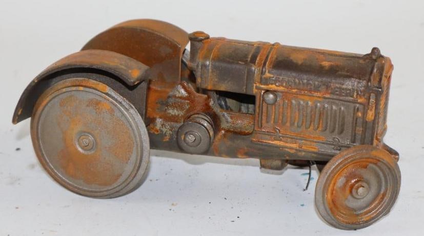 Arcade Mfg Cast Iron Toy Tractor (1 of 3)