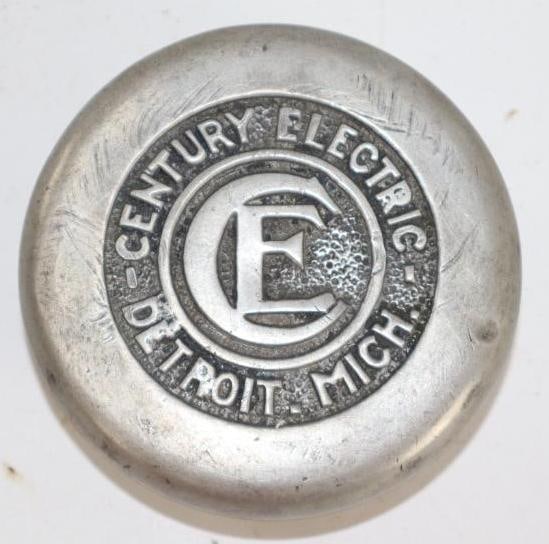 Century Electric Automobile Threaded Hubcap (1 of 2)