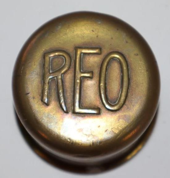 Reo Brass Automobile Threaded Hubcap (1 of 2)