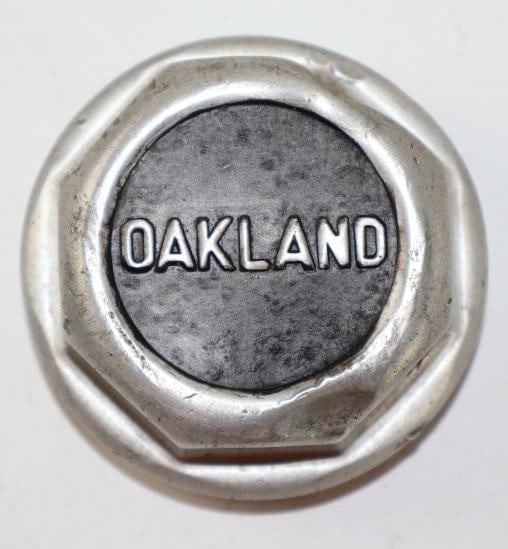 Oakland Automobile Threaded Hubcap (1 of 2)