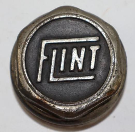 Flint Automobile Threaded Hubcap: 2.5" diameter