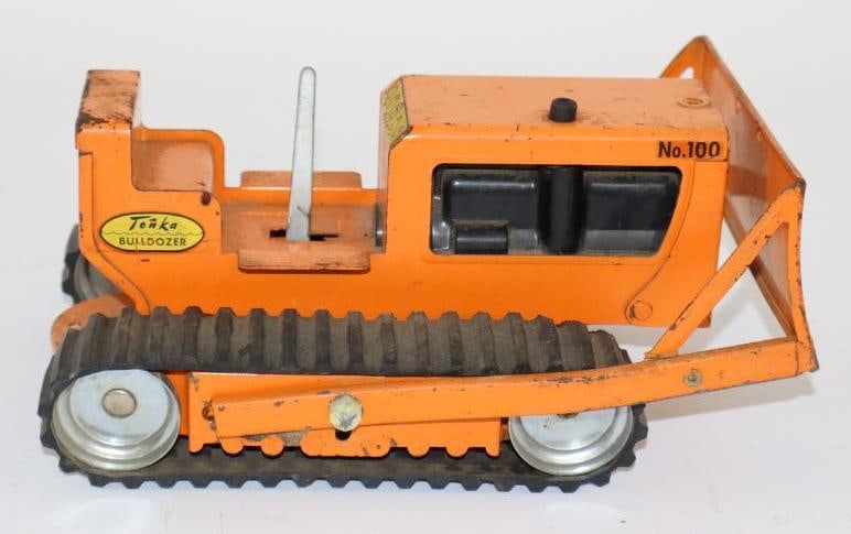 1950's-1960's Tonka Pressed Steel Bulldozer #100 (1 of 4)