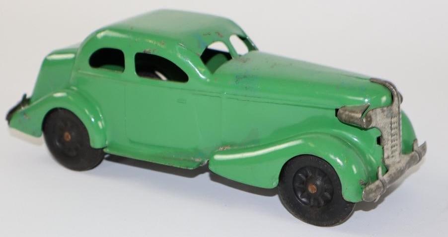 1930's Wyandotte Green Coupe Tin Toy Car (1 of 3)