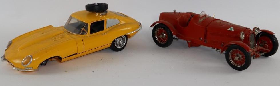 Group of Two Alfa Romeo and Jaguar Scale Model Plastic Toy Cars (1 of 5)