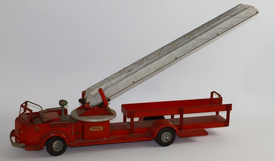 1930's Rossmoyne Doepke Model Fire Ladder Truck (1 of 3)