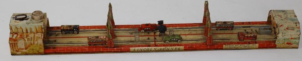 1920's Unique Art Mfg. Lincoln Tunnel Tin Litho Wind Up Car Track (1 of 4)