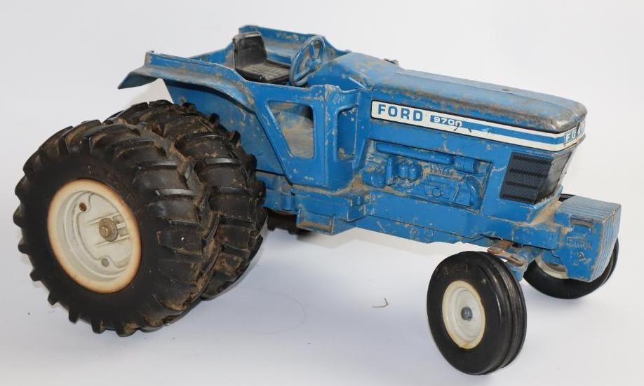 1960's Ford 9700 Die Cast Metal Tractor: 13" missing driver surround