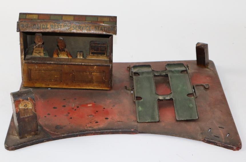 1920's Marx Tin Litho Road Side Rest Service Station (1 of 3)