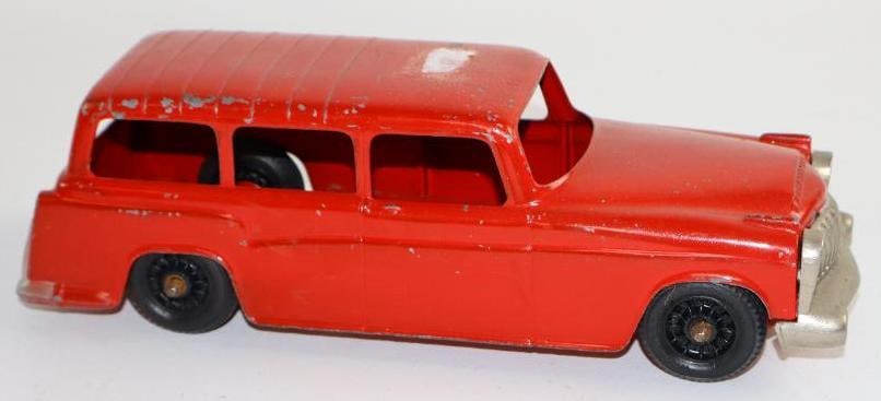 1950's Die Cast Metal Station Wagon: 9"
