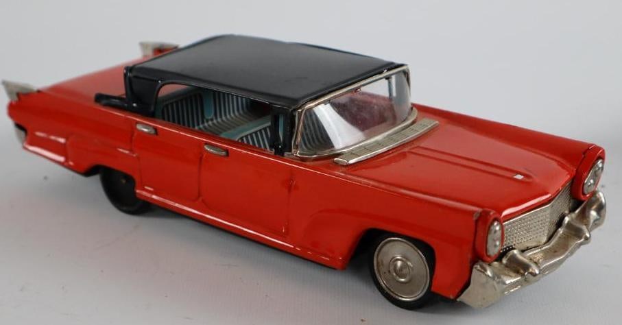 1950's -1960's Lincoln Sedan Friction Tin Toy Car From Japan (1 of 3)