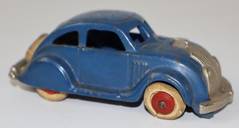 1930's Cast Iron Coupe w/ Rubber Wheels Toy Car (1 of 3)