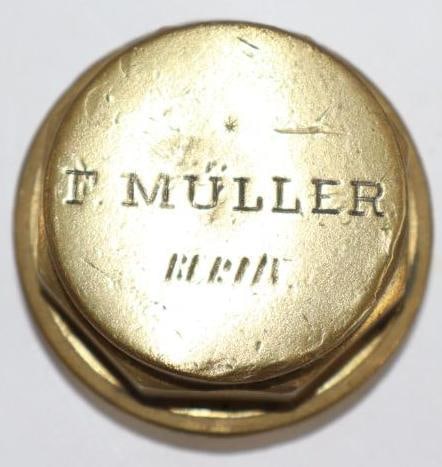 Brass F. Muller Berlin Threaded Automobile Hub Cap (1 of 2)