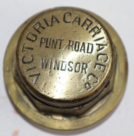 Brass Victoria Carriage Co. Punt Road Windsor Threaded Automobile Hub Cap: 2.5" diameter