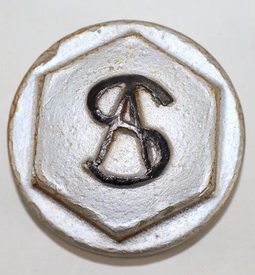 Alden Sampson Truck Threaded Automobile Hub Cap (1 of 2)