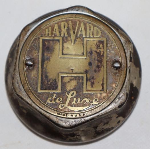 Harvard Deluxe Threaded Automobile Hub Cap (1 of 2)