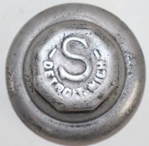Sibley Threaded Automobile Hub Cap (1 of 2)