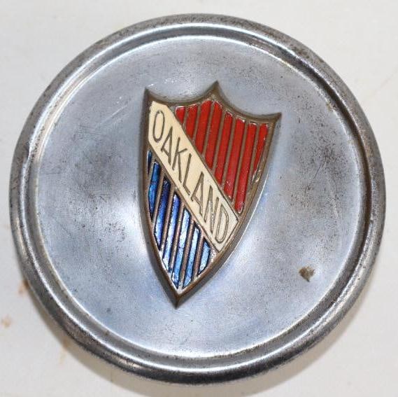 Oakland Pontiac Threaded Automobile Hub Cap: 4.25" diameter