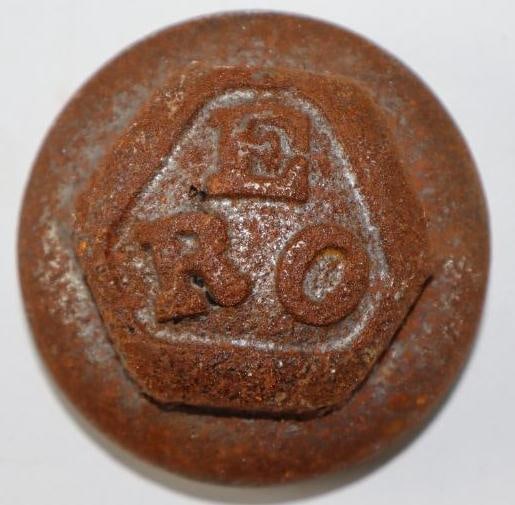 Reo Threaded Automobile Hub Cap: 3" diameter