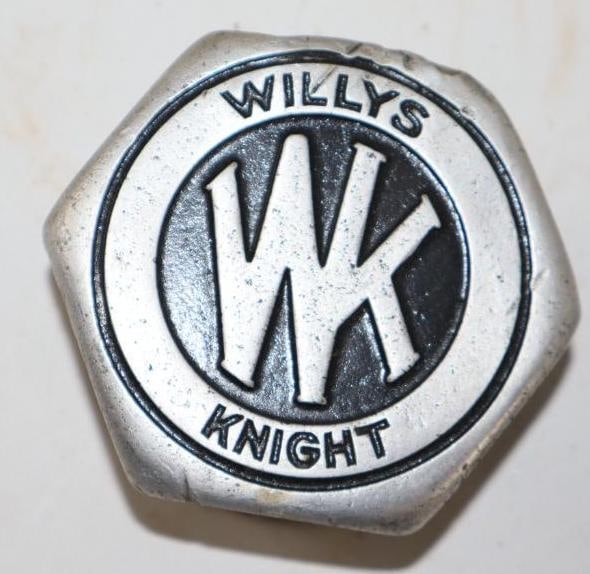 Willys Knight Threaded Automobile Hub Cap (1 of 2)