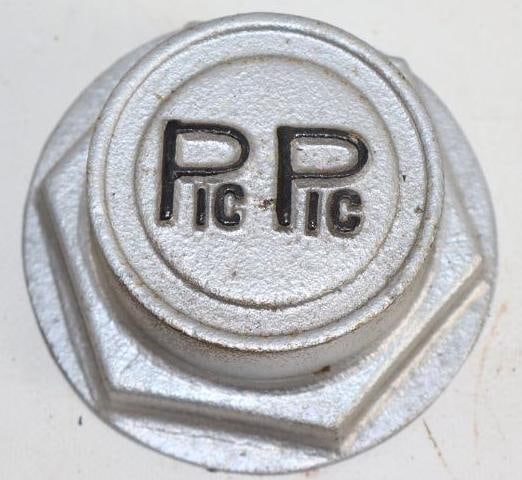 Pic Pic Truck Threaded Automobile Hub Cap (1 of 2)