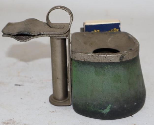 Accessory Automobile Ashtray with Match Holder (1 of 4)