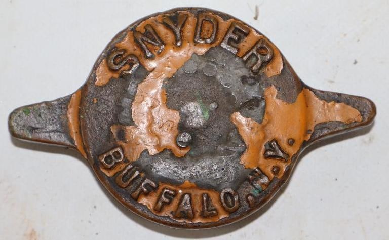 Brass Snyder Buffalo NY Threaded Automobile Hub Cap (1 of 2)