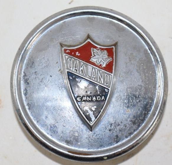 Oakland Pontiac Canada Threaded Automobile Hub Cap (1 of 2)