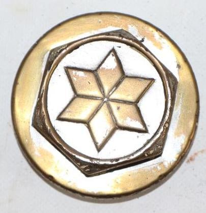 Brass British Star Threaded Automobile Hub Cap (1 of 2)