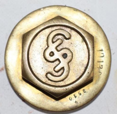 Brass SS Threaded Automobile Hub Cap (1 of 2)