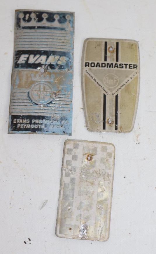 Group of 3 Roadmaster, Murray, Evans Bicycle Head Badges (1 of 2)