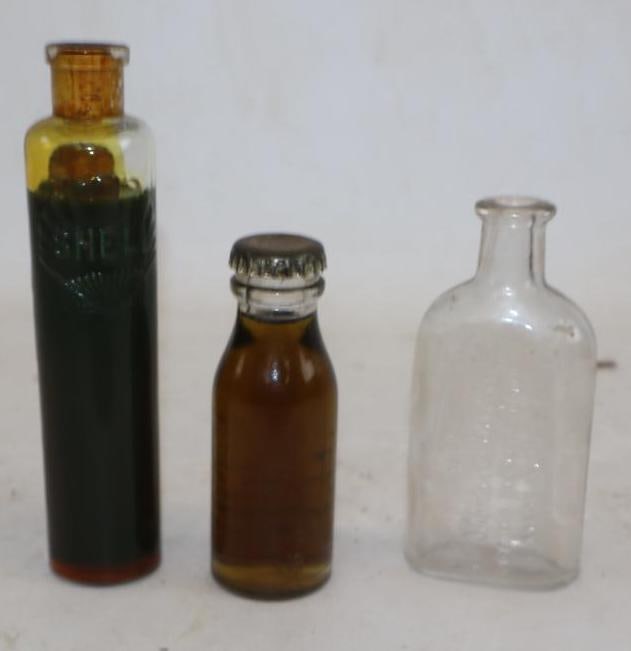Group of 3 Shell Embossed Sample  And Battery Oil Bottles (1 of 2)