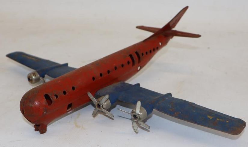 1940's Wyandotte Pressed Steel Bowing 377 Stratocruiser Toy Airplane (1 of 3)