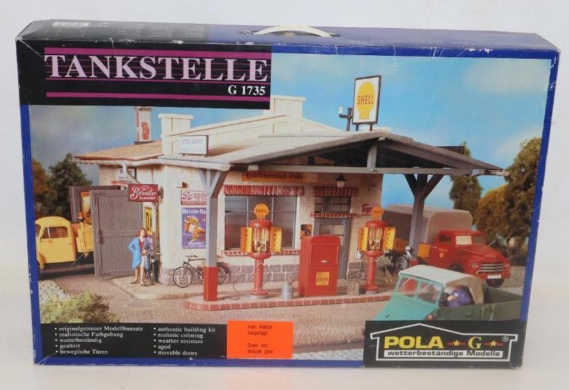 Shell Gas Station Building Kit (1 of 4)