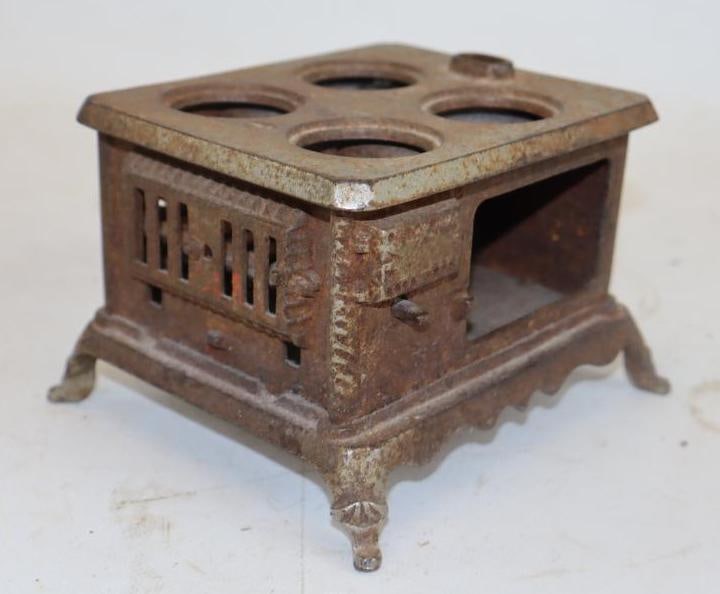 Cast Iron Toy Stove (1 of 2)