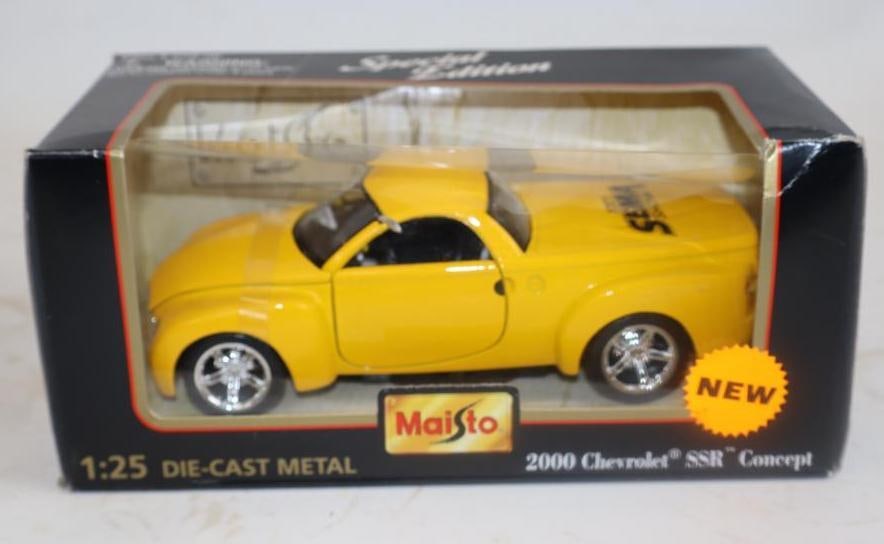 Maisto 125th Scale Chevrolet SSR Concept Die Cast Metal Toy In Box: 8.50" x 4.25" x 4"