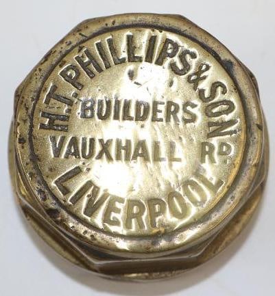 H. T. Phillips & Son Builders Vauxhall Carriage Brass Automobile Threaded Hubcap: 2.75" diameter