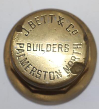 J. Bett & Co Builders Carriage  Brass  Automobile Threaded Hubcap (1 of 2)