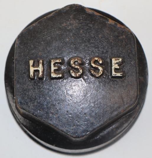 Hesse Trailer Cast Iron Threaded Automobile Hubcap (1 of 2)