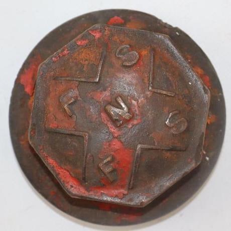 F.N.S. Cast Iron Threaded Automobile Hubcap (1 of 2)