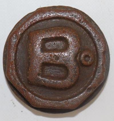 Embossed Berma Cast Iron Threaded Automobile Hubcap (1 of 2)