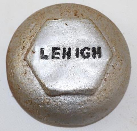 Lehigh Cast Iron Threaded Automobile Hubcap (1 of 2)
