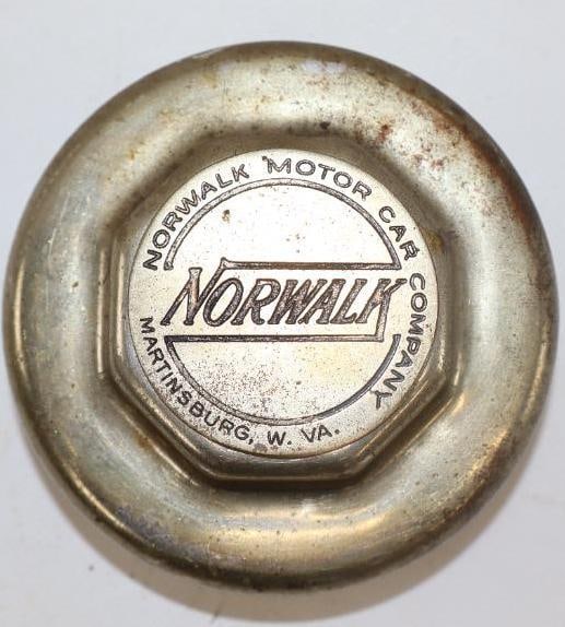 Norwalk Motor Car Co. Threaded Automobile Hubcap (1 of 2)
